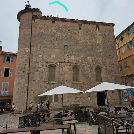 Hyeres Centre Medieval Апартаменты