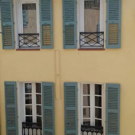 Hyeres Centre Medieval * Йер